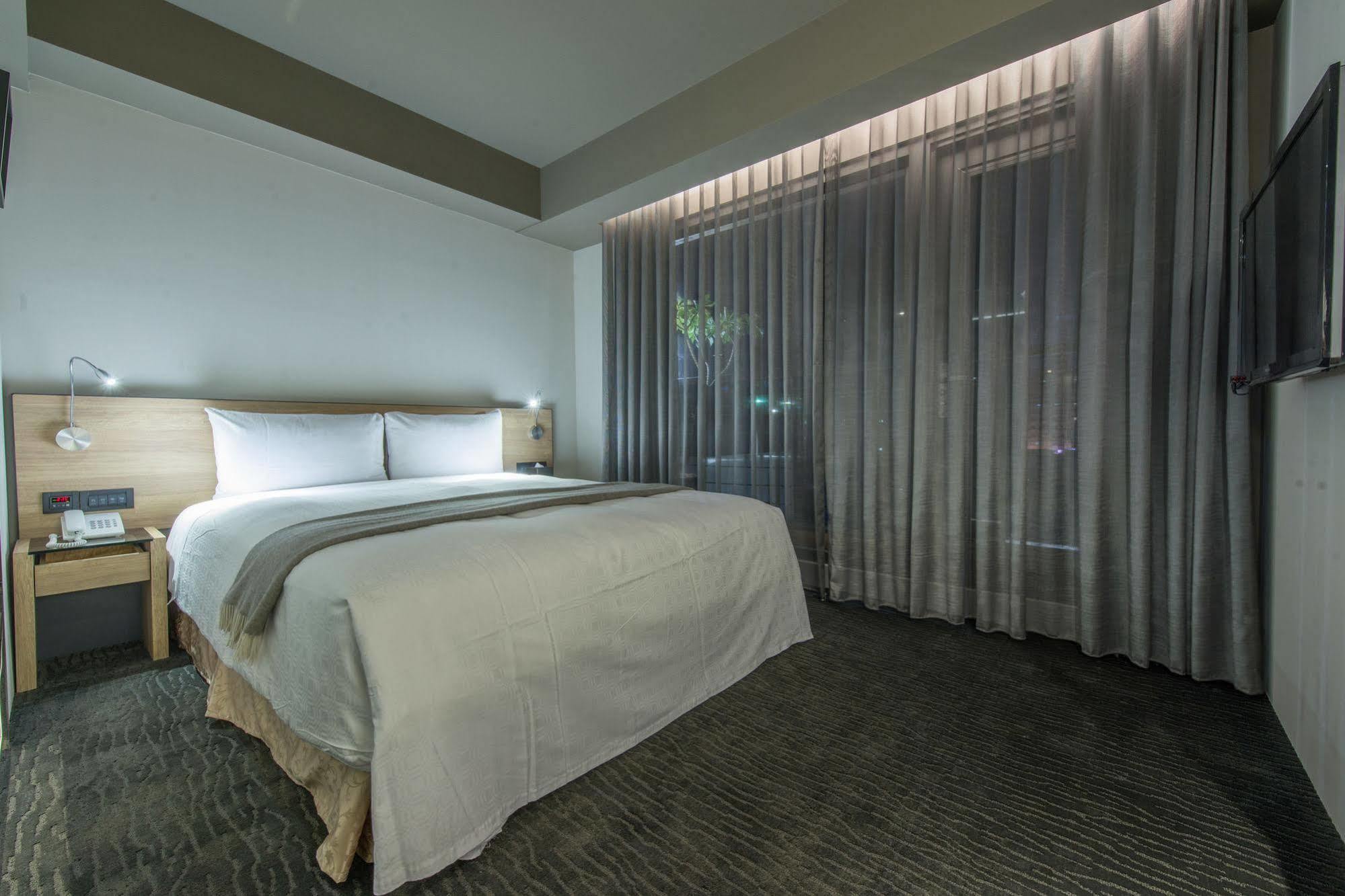 Simple + Hotel Taipei Exterior photo